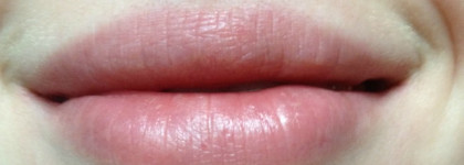 Belweder baume levres fluide gloss scintilliant levres protection soleil 20 SPF в оттенке розовое золото