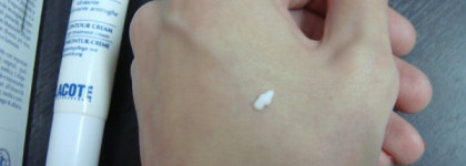 Guam Microcellulaire Eye Contour Cream - увлажняющий крем для век с фитопланктоном и морской водой