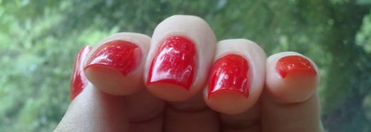 Парочка, продлевающая жизнь моему маникюру Sally Hansen Hard as Nails hardener, Sally Hansen Mega Shine Extended Wear top coat