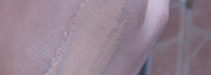 Новинка осени от  Диор. Тональная основа из линейки  Diorskin Nude Skin-Glowing Make-up № 040