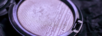 MAC Extra Dimension Skinfinish “Soft Frost”