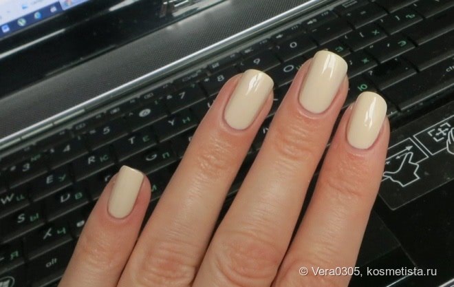 OPI E82 - My Vampire Is Buff