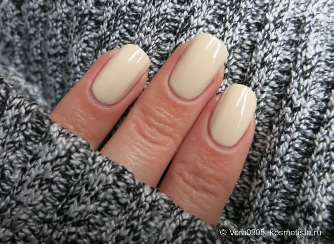 OPI E82 - My Vampire Is Buff