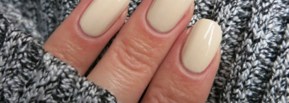 OPI E82 - My Vampire Is Buff