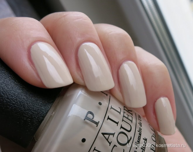 OPI E82 - My Vampire Is Buff