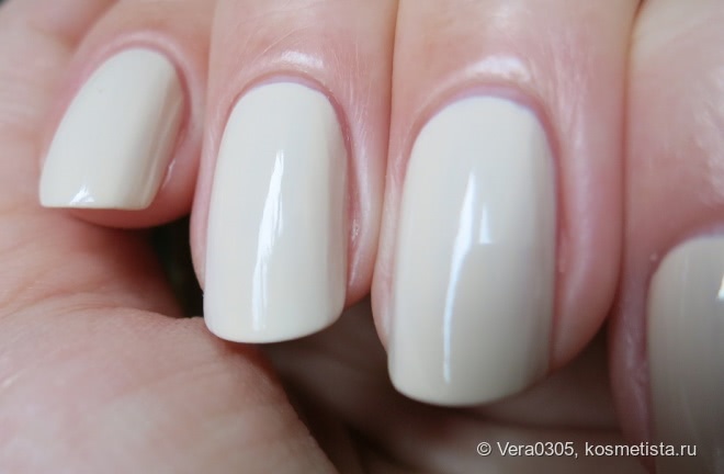 OPI E82 - My Vampire Is Buff