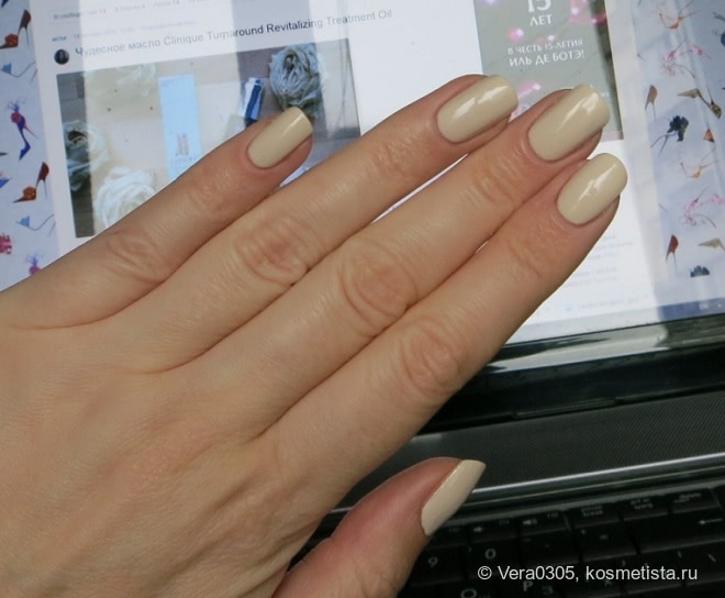 OPI E82 - My Vampire Is Buff