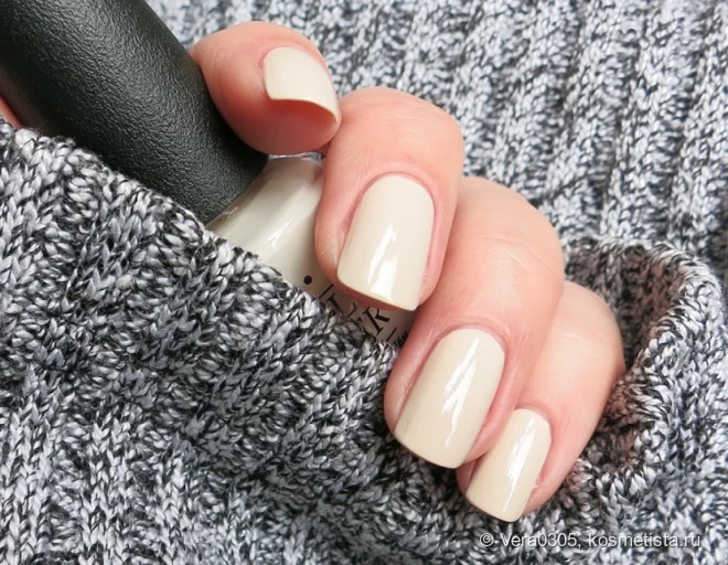 OPI E82 - My Vampire Is Buff