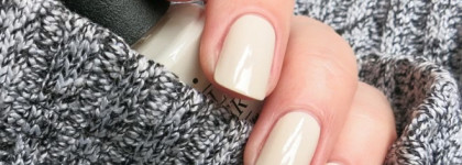 OPI E82 - My Vampire Is Buff