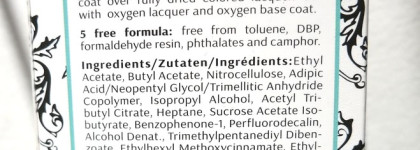 Berenice ухаживает за ногтями