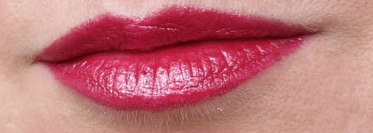 Kiko Ocean Feel Sparkle lipstick 03 Must Have Red