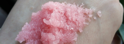 OZ OrganicZone - клубничный уход за телом