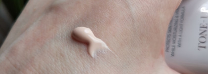 D'Alba тон UV Essence Waterfull+ Tone-Up SPF 50+ PA++++ Sun Cream