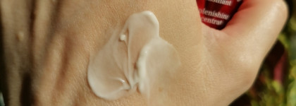 Clarins Total Eye Lift Retinol-Like Technology - лифтинг для глаз с пептидами и аналогом ретинола