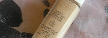 Тональная основа Revlon Nearly Naked makeup SPF 20 110 Ivory