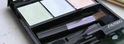 Пастельная акварель в Shiseido Luminizing Satin Eye Color Trio BL 215 Static