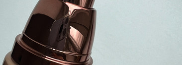 Солнца нет, а сияющий загар получить можно, только осторожно. Продукты Shik Bronze body foundation и Shik Glow body foundation