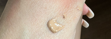 Солнца нет, а сияющий загар получить можно, только осторожно. Продукты Shik Bronze body foundation и Shik Glow body foundation