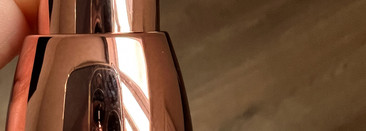 Солнца нет, а сияющий загар получить можно, только осторожно. Продукты Shik Bronze body foundation и Shik Glow body foundation