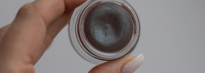 Теперь мое любимое комбо для зеленых глаз: MAC Pro Longwear Paint Pot в оттенке bougle и тени для век Novo в оттенке 02