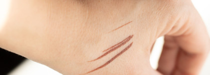 Идеальные коричневые стрелки с подводкой Arive makeup Eyeliner Pen 02 Brown