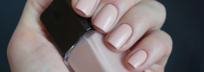 Illamasqua nail varnish "Monogamous"
