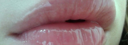 Мой ягодный любимка - Yves Rocher couleurs nature gloss sublimateur repulpant 01 framboise