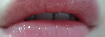 Мой ягодный любимка - Yves Rocher couleurs nature gloss sublimateur repulpant 01 framboise