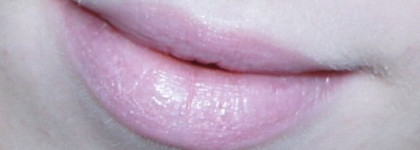 Милейшая помада  MAC lipstick в оттенке Hue (линейка Glaze)