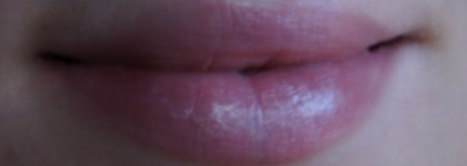 Милейшая помада  MAC lipstick в оттенке Hue (линейка Glaze)