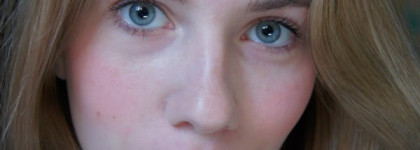 Персики-морковки ( румяна MAC Cremeblend Blush в оттенке Something Special и помада Revlon Super Lustrous Lipstick в оттенке 674 Coralberry)