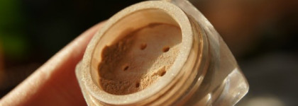 "Сияющий" пост (Benefit High Beam и Coastal Scents Flawless Glow Dust)