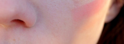 Невесомые румяна Fine-One-One Sheer Brightening Color For Cheeks&Lips от Benefit