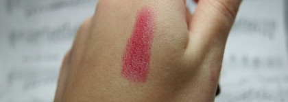 Осенняя помада Catrice Ultimate Shine Gel Lip Colour в оттенке 010 (Love's Di-wine)