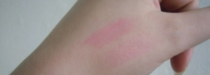 Помады-желейки в моей коллекции. Holika Holika Aqua Petit Jelly (тона 01 и 02) и Maybelline Colorsensational  Lip Stick Lip Color (тона 100 и 110)