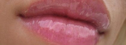 Блески для губ Yves Rocher Couleurs Nature Gloss Sublemateur Repulpant Plumping Sheer Gloss 02 Mure и Yves Rocher Gloss Volume Sexy Pulp  04 Rouge Sombre