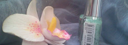 Стихия - воздух: El Corazon Active Bio-gel Color gel polish Souvenir eggs #423/105, 106, Dance Legend Fruity Milk #947 и Deborah Lippmann Glitter in the air