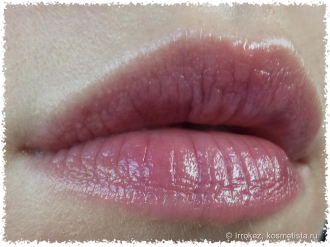 Красавица Givenchy Rouge Interdit Vinyl #16 Noir revelateur