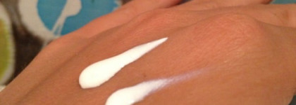 Незаменимые средства для защиты лица и кожи вокруг глаз от солнца - Bioderma Photoderm AKN Mat SPF 30 и Clarins Sunscreen for Eyes Wrinkle Control Cream SPF 30