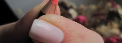 Яркие красавцы от Mac: Блеск для губ LipGlass Impassioned A12 и карандашик Lasting Sensation Lip Pencil A-21