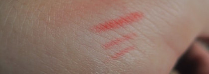 Яркие красавцы от Mac: Блеск для губ LipGlass Impassioned A12 и карандашик Lasting Sensation Lip Pencil A-21