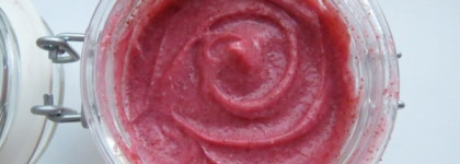 Йогурт с земляникой - Yves Rocher Exfolian Corps.Fraise Mara Des Bois