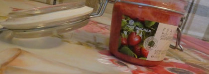 Йогурт с земляникой - Yves Rocher Exfolian Corps.Fraise Mara Des Bois