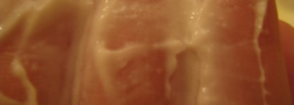 Avon Naturals Moisturising Body Scrub - Strawberry