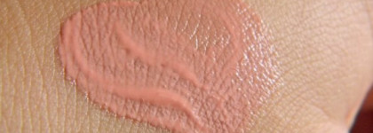 Никакой апокалипсис нам не страшен с лаковой губной помадой Rimmel Apocalips Lip Lacquer в оттенках №100 Phenomenon и №500 Luna