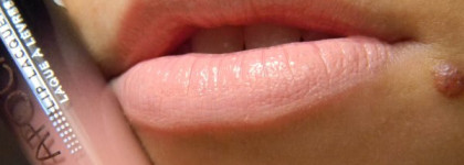 Никакой апокалипсис нам не страшен с лаковой губной помадой Rimmel Apocalips Lip Lacquer в оттенках №100 Phenomenon и №500 Luna