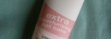 С маникюром нам поможет Essence