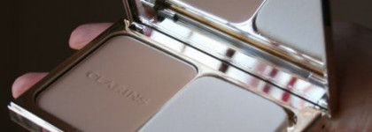 Clarins Компактная устойчивая тональная крем-пудра Haute Tenue SPF 15