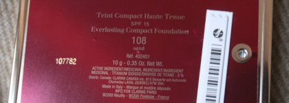 Clarins Компактная устойчивая тональная крем-пудра Haute Tenue SPF 15