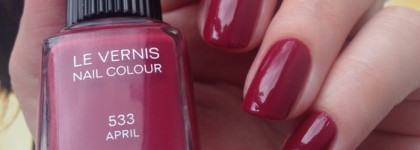 Chanel Le Vernis nail colour 533 April
